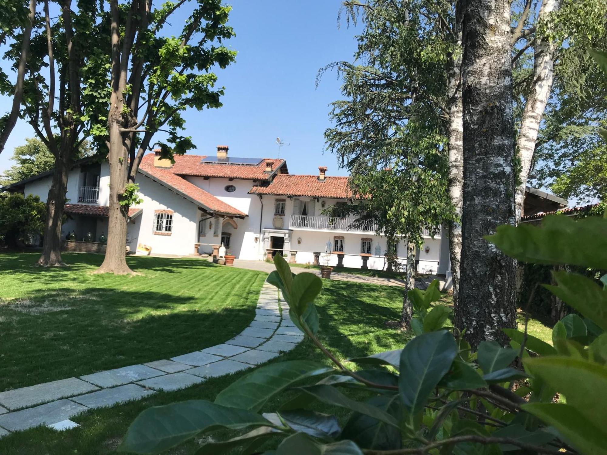 Antica Villa Cuneo- Guest House - "B&B E Non Un Hotel A Cuneo" Buitenkant foto